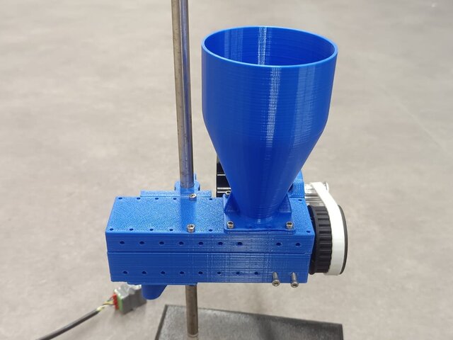 Pellet dispenser – image 2 of 17