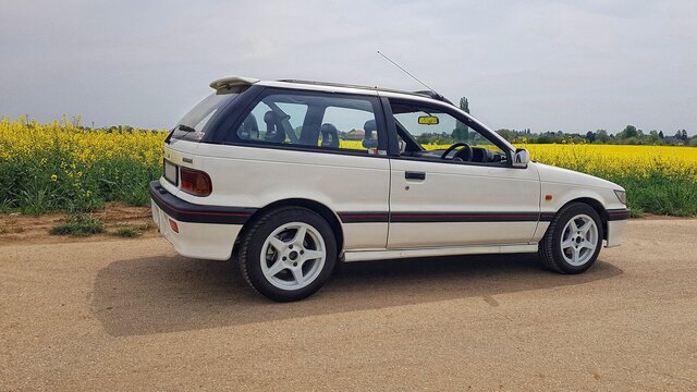 Mitsubishi Colt 1990-Rear-light-cap – image 3 of 6