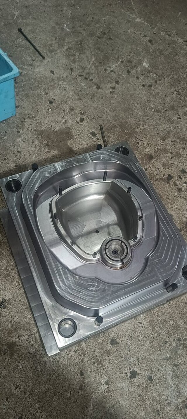 I will design a plastic injection mold and 3D CAD model in Siemens NX image 3